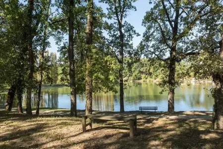 Location appartement à Monflanquin, Appartement à Monflanquin près d'un lac pittoresque