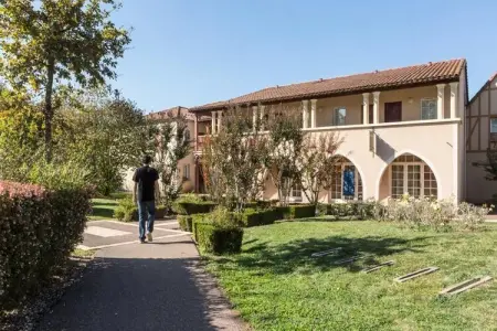 Location appartement à Monflanquin, Maison à Monflanquin au bord d'un lac pittoresque