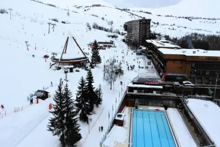 Location appartement à VILLAREMBERT, Appartement à Les Pistes avec Ski-in