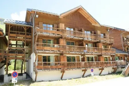 Location appartement à ST SORLIN D ARVES, Appartement pour 6 personnes exposÃ© plein sud, face aux montagnes