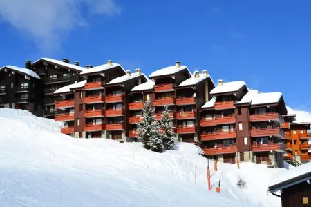 Location appartement à LES ALLUES, JOLI 3 PIECES MEZZANINE AVEC CHEMINEE - ACCES INTERNET GRATUIT