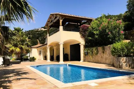 Location appartement à LA LONDE LES MAURES