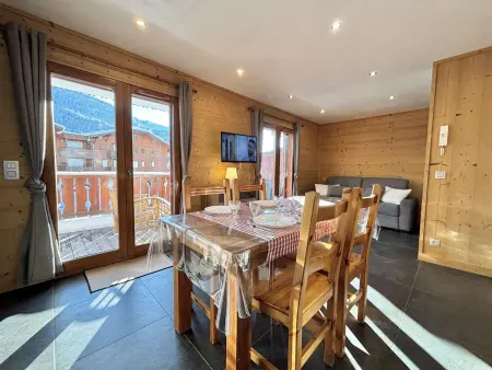 Studio rénové avec alcôve, parking et vue montagne : photo 2