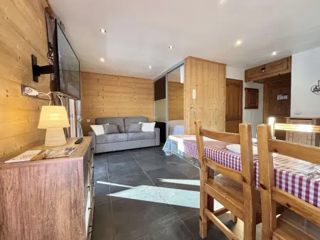 Studio rénové avec alcôve, parking et vue montagne : photo 6