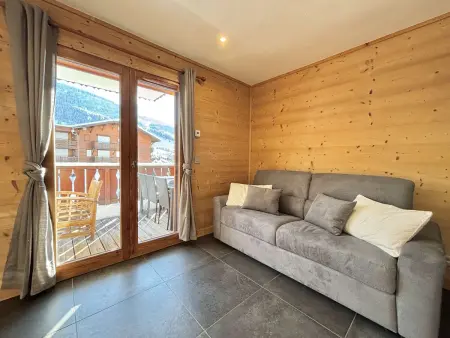 Studio rénové avec alcôve, parking et vue montagne : photo 7