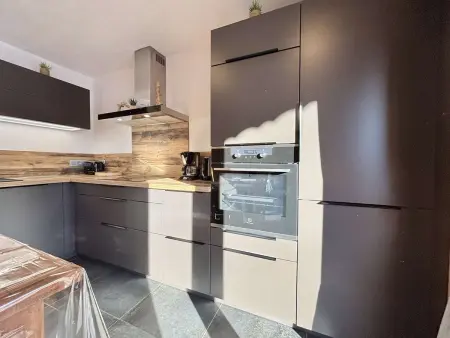 Studio rénové avec alcôve, parking et vue montagne : photo 10