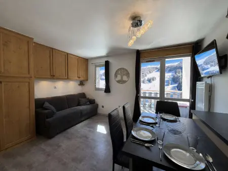 Studio 4 pers. aux Menuires, balcon vue montagne, au pied des pistes : photo 2