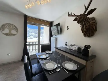 Studio 4 pers. aux Menuires, balcon vue montagne, au pied des pistes : photo 3