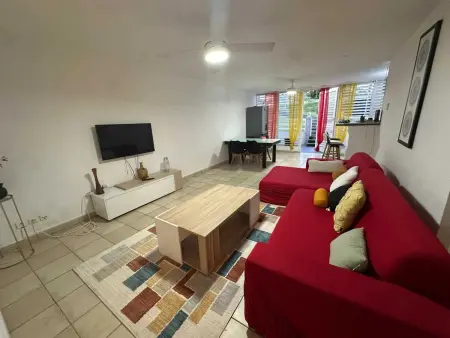 Location appartement à Le Moule, Appartement près de Le Moule avec terrasse et climatisation