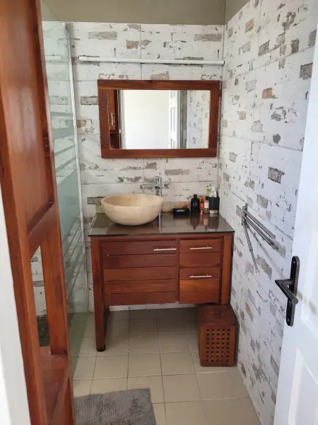 Appartement lumineux avec terrasse à 10 m de l'Anse Mitan, Les Trois-Îlets : photo 6