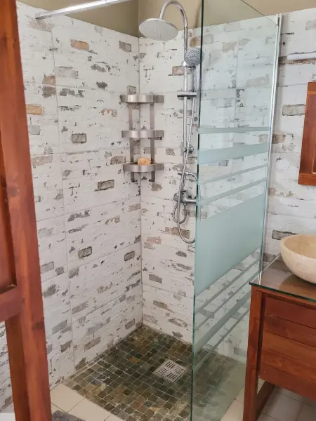 Appartement lumineux avec terrasse à 10 m de l'Anse Mitan, Les Trois-Îlets : photo 7
