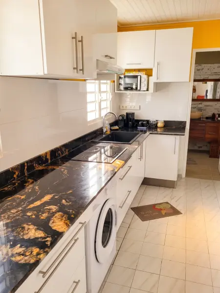 Appartement lumineux avec terrasse à 10 m de l'Anse Mitan, Les Trois-Îlets : photo 10