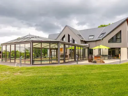 Location gite à Soulitré, Maison darchitecte avec piscine chauffée et parc sécurisé