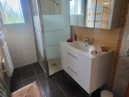 Maison au calme pour 8 près du lac, WIFI, Maison 8 personnes à Saint Pée sur Nivelle - Photo 7