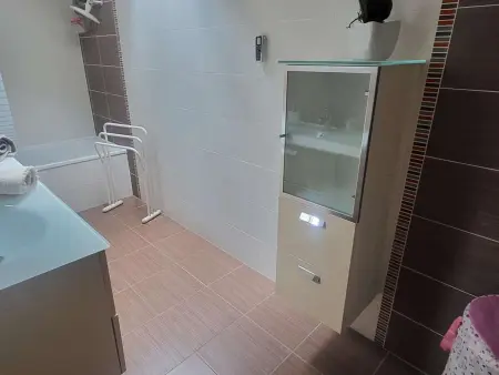 Maison au calme pour 8 près du lac, WIFI, Maison 8 personnes à Saint Pée sur Nivelle - Photo 9