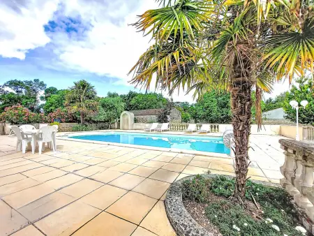 Maison rénovée 2024 à Geay, piscine partagée : photo 17