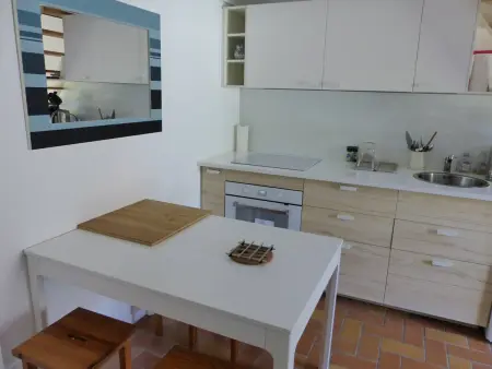 Maisonnette rénovée 32m² avec terrasse près du port - Photo 4