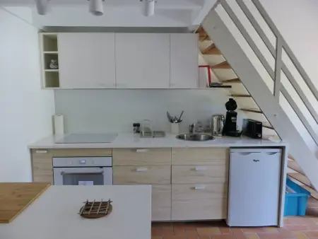 Maisonnette rénovée 32m² avec terrasse près du port - Photo 5