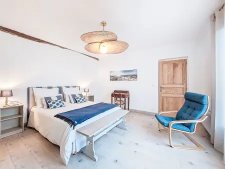 Maison rénovée 2024 avec piscine partagée à Geay : photo 4