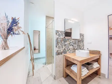 Maison rénovée 2024 avec piscine partagée à Geay : photo 5