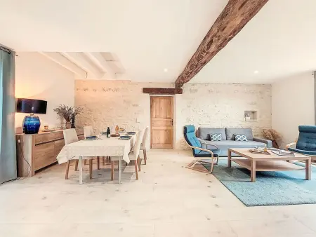 Maison rénovée 2024 avec piscine partagée à Geay : photo 9