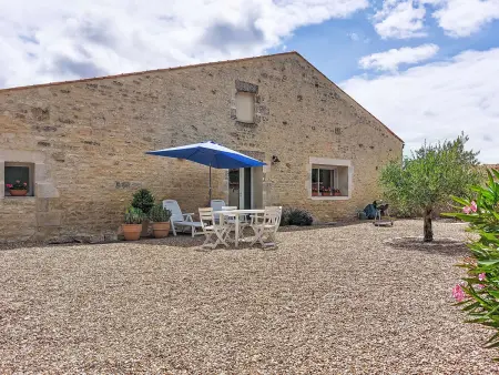 Maison rénovée 2024 avec piscine partagée à Geay : photo 18