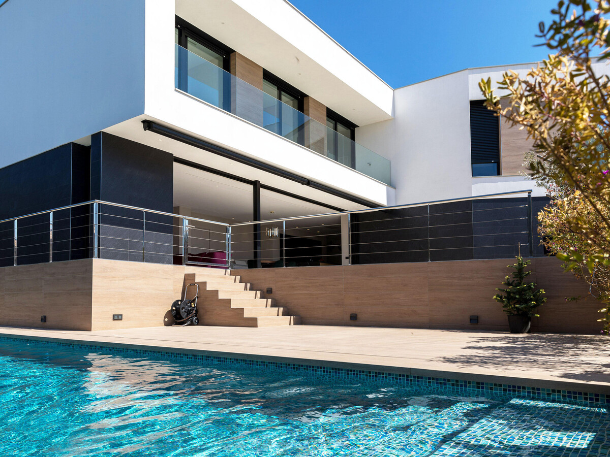 Villa moderne 6 chambres avec piscine 30m² et panneaux solaires - Photo 1