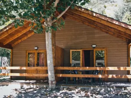 Location bungalow à Montardit de Dalt, Charmants bungalows en bois dans les Pyrénées, animaux admis