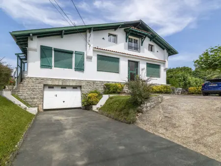 Location appartement à Saint Jean de Luz, Grand appartement refait à neuf près de la plage avec wifi et parking