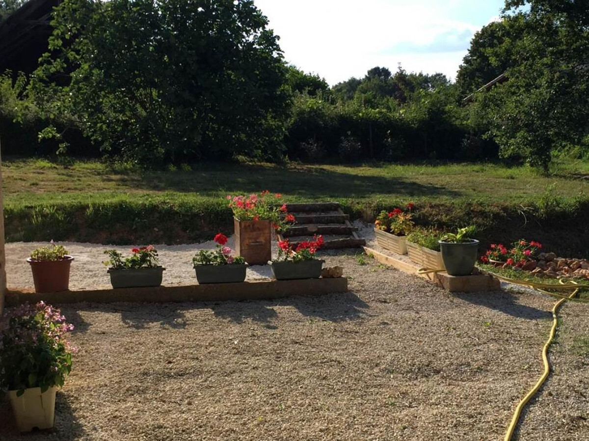 Grand studio avec jardin 1000m² à La Douze - Photo 12