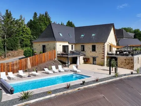 Gîte 7 chambres avec piscine chauffée à Coubjours