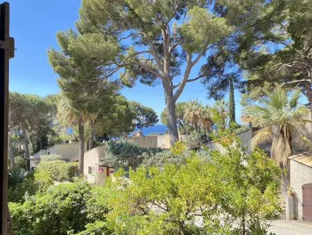 Location appartement à Saint Cyr sur Mer, Studio à Saint-Cyr-sur-Mer avec terrasse et parking privé