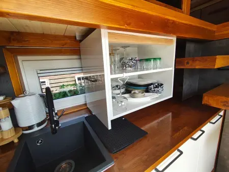 Tiny House Sundancer avec terrasse en forêt : photo 13