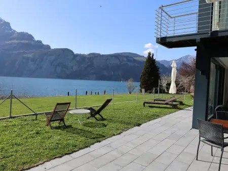 Ferienvilla am See 5 für 2-4 Personen, Maison 2 personnes à Sisikon - Photo 2