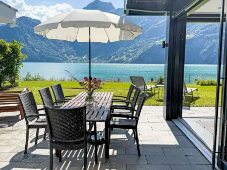 Location maison à Sisikon, Villa am See 5 - Beach House