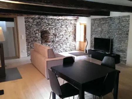 Location appartement à Vira, Corte delle Camelie - Wohnung im Erdgeschoss