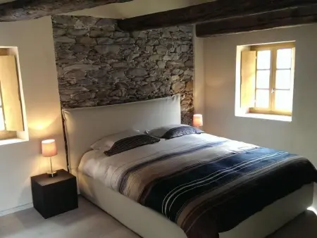 Location appartement à Vira, Corte delle Camelie - Wohnung im ersten Stock