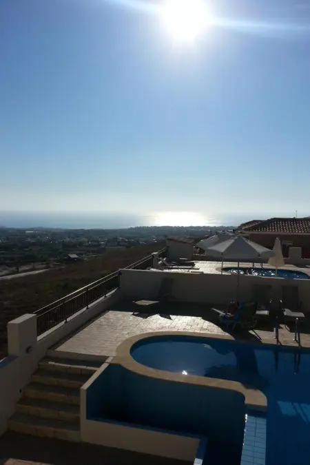Maison moderne avec piscine privée à Mesoyi : photo 3
