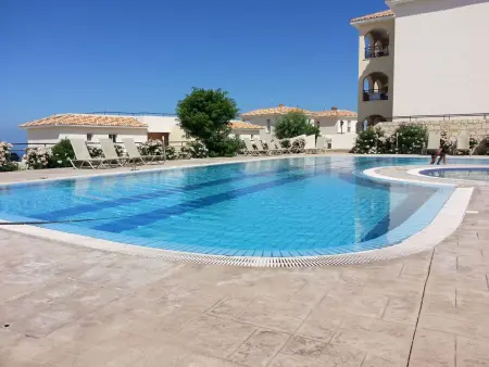 Maison moderne avec piscine privée à Mesoyi : photo 18