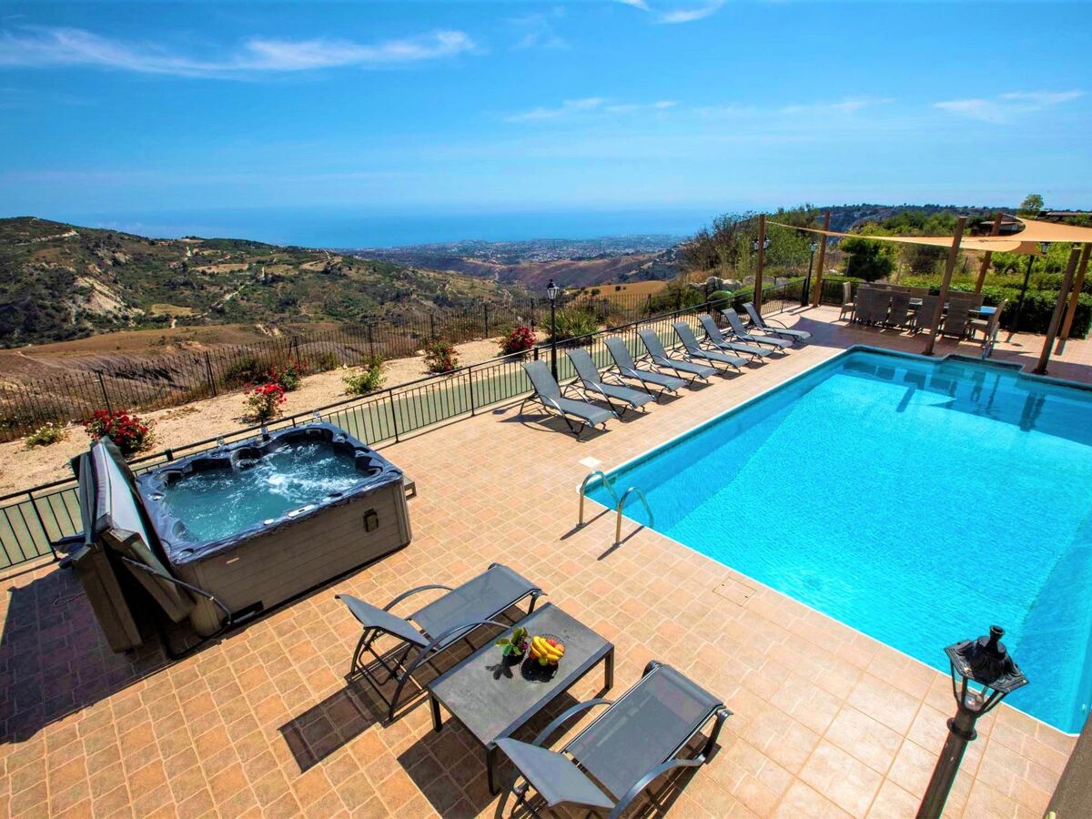 Villa 6 chambres avec piscine et jacuzzi vue montagne - Photo 2