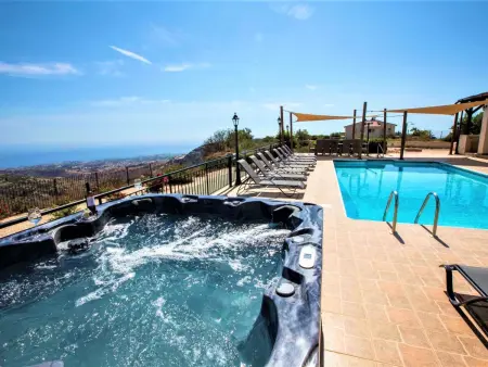 Location maison à Kathikas Village, Villa mit Blick auf die Berge und Whirlpool