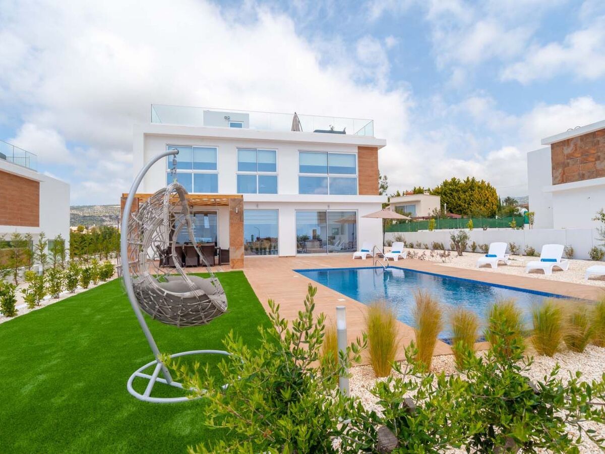 Luxuriöse Villa mit 4 Schlafzimmern, Pool und Whirlpool - Photo 3