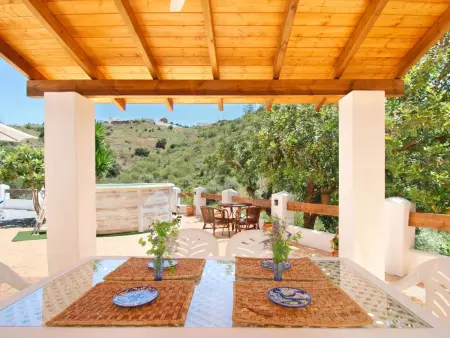 Location maison à Comares, Villa La Zorzalera mit Tauchbecken, Wifi, Klimaanlage