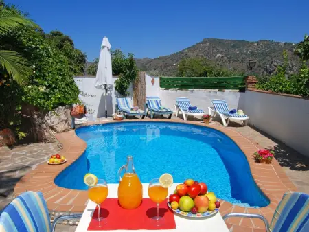 Location maison à Comares, Schönes Landhaus mit Pool, Klimaanlage, Privatsphäre.