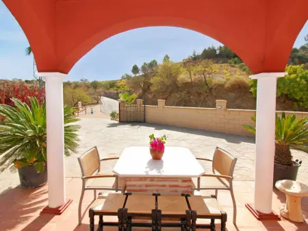 Finca auf einem eingezäunten Grundstück, Maison 6 personnes à Comares - Photo 2