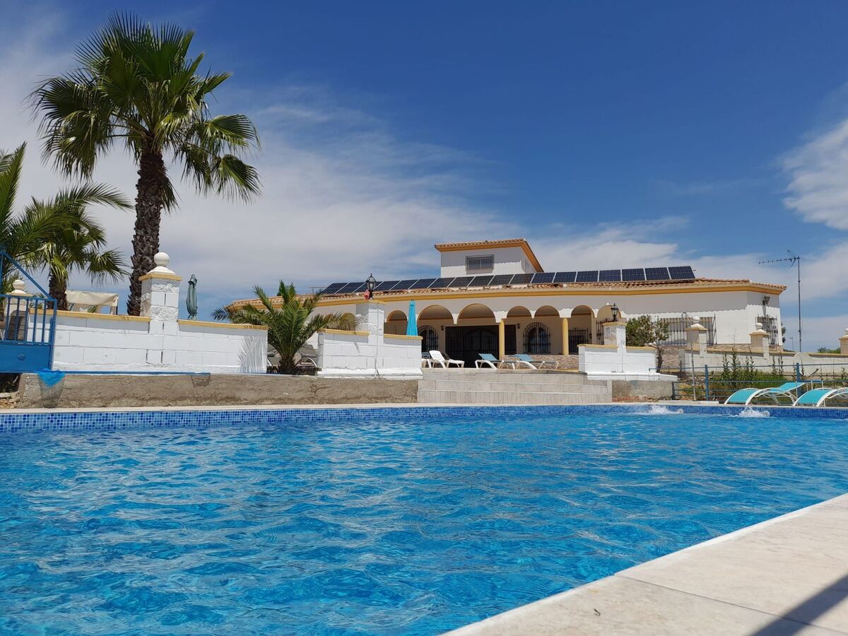 Finca Chalet Bellavista – 550 m² avec piscine à Lora del Río - Photo 1
