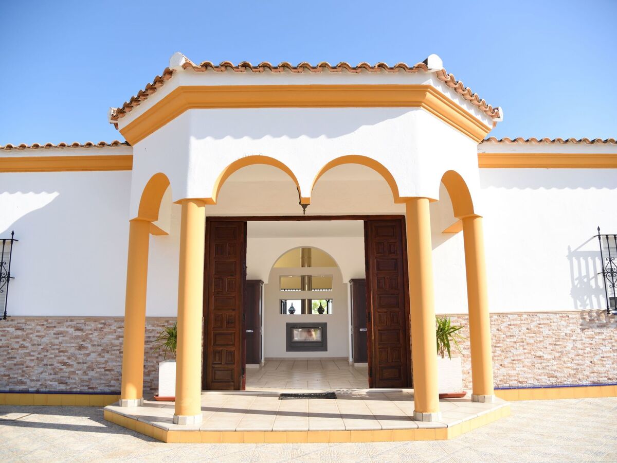 Finca Chalet Bellavista – 550 m² avec piscine à Lora del Río - Photo 2