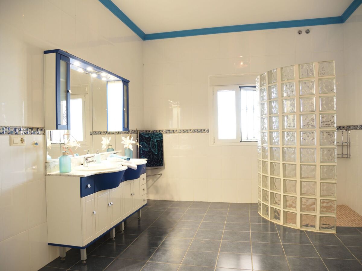 Finca Chalet Bellavista – 550 m² avec piscine à Lora del Río - Photo 9