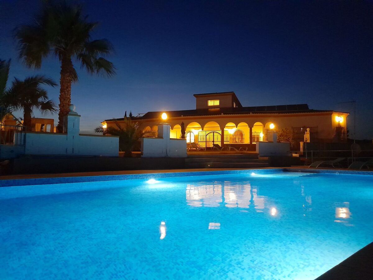 Finca Chalet Bellavista – 550 m² avec piscine à Lora del Río - Photo 26