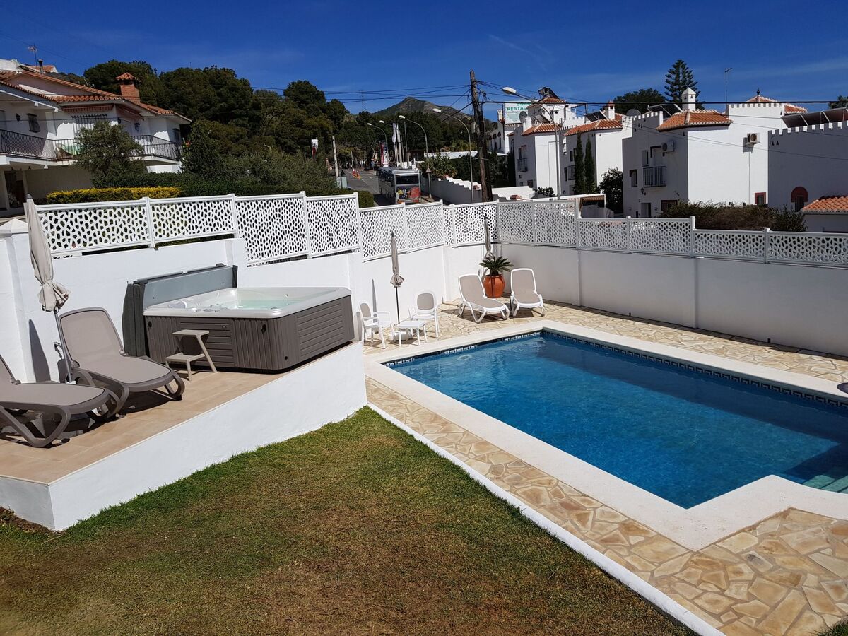 Villa 3 chambres avec piscine et jacuzzi à Nerja - Photo 1